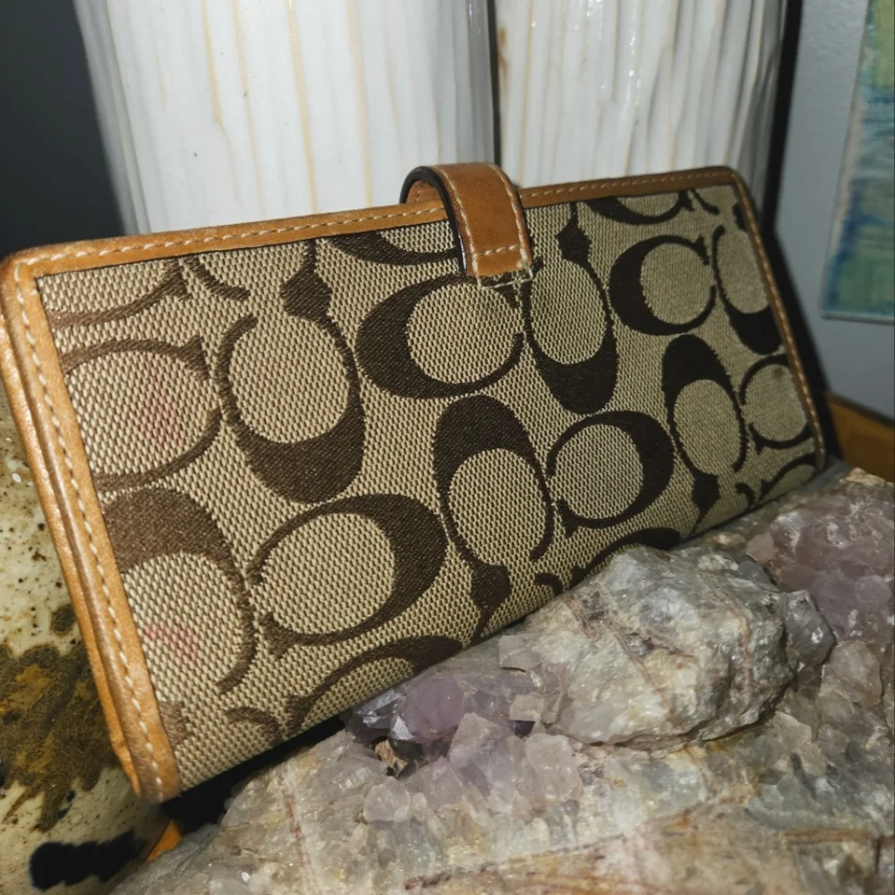 Classic COACH wallet with snap closure - Picture 6 of 8